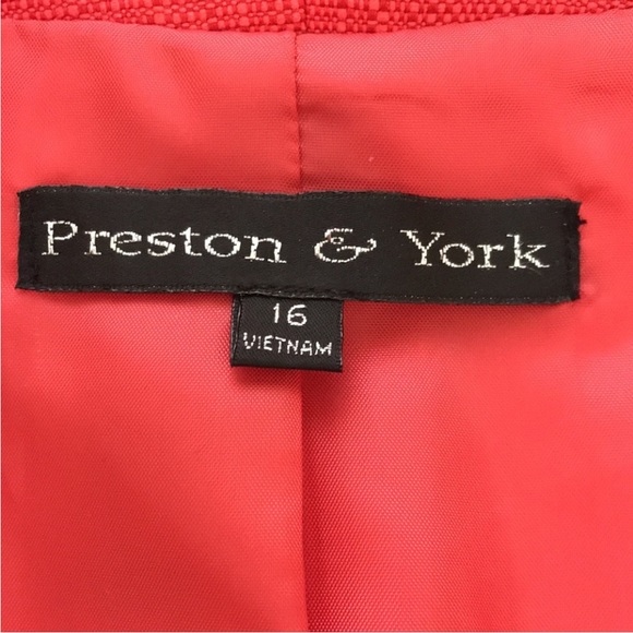 NWT PRESTON & YORK Women’s Coral Blazer Size 16
Beautiful Blazer - Picture 9 of 16